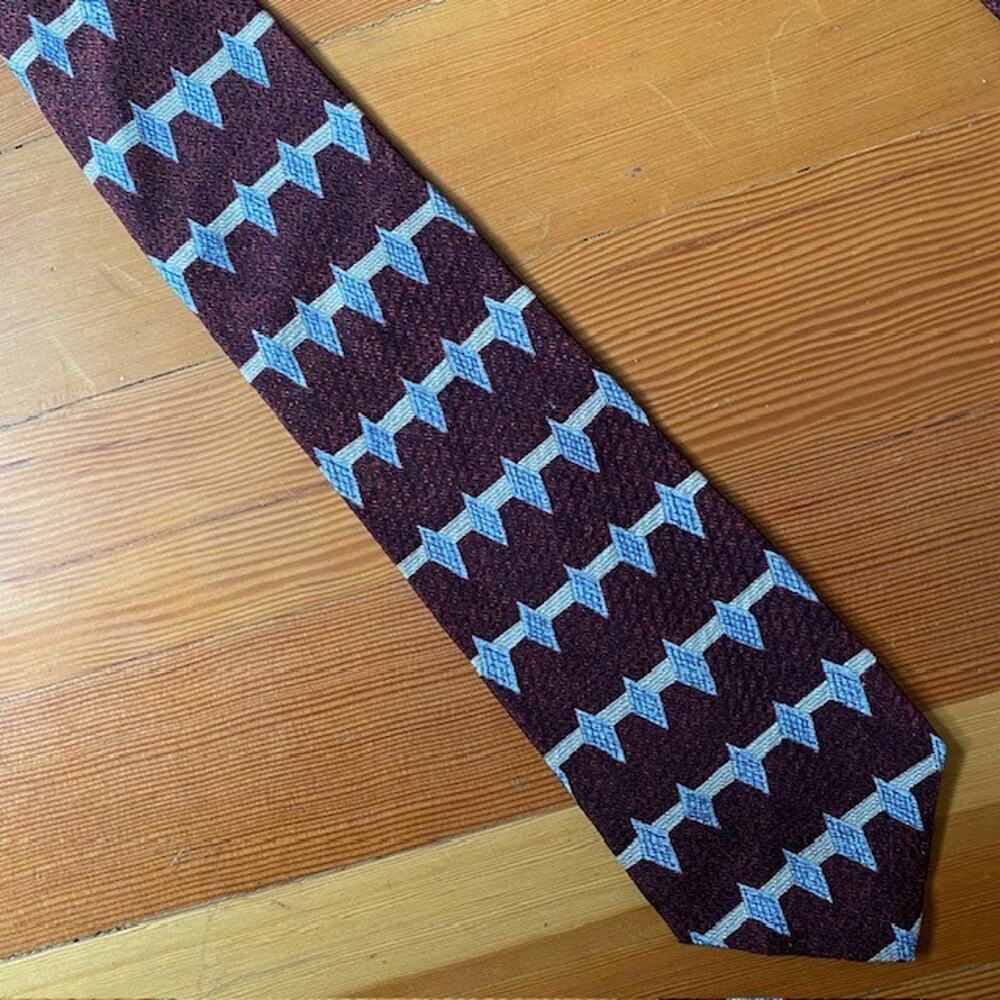 Guess Vintage Retro Imported Silk Tie Made in USA American Classic Gold Burgundy